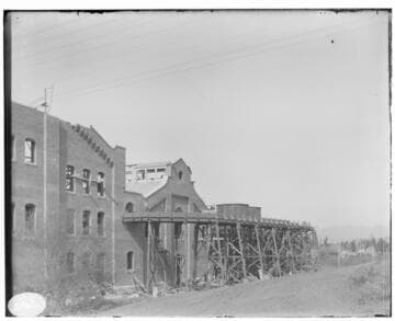 Los Angeles #3 Steam Plant while under construction