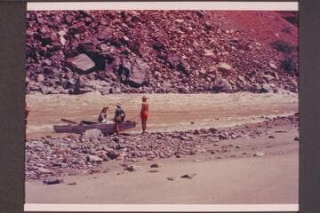 Garth Marston holds the "Sandra" at the foot of Hance Rapid. Bright Angel gauge: 27,200 cfs